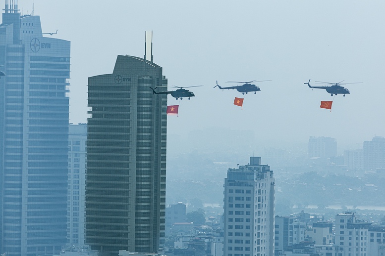 Cận cảnh dàn máy bay lần đầu hợp luyện trên bầu trời Hà Nội