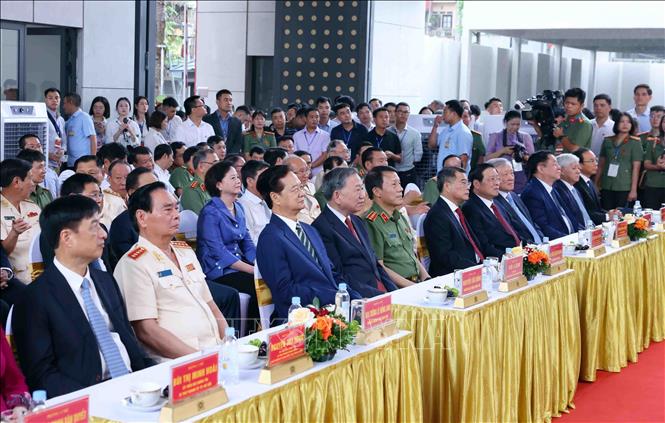 Tổng Bí thư Tô Lâm cùng các đồng chí lãnh đạo, nguyên lãnh đạo Đảng, Nhà nước tham dự buổi lễ. Ảnh: Phạm Kiên/TTXVN
