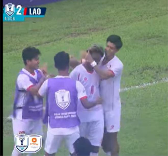 Các cầu thủ Myanmar có hiệp 1 thăng hoa, ghi đến 4 bàn vào lưới đội tuyển Lào.

ẢNH: CHỤP MÀN HÌNH

