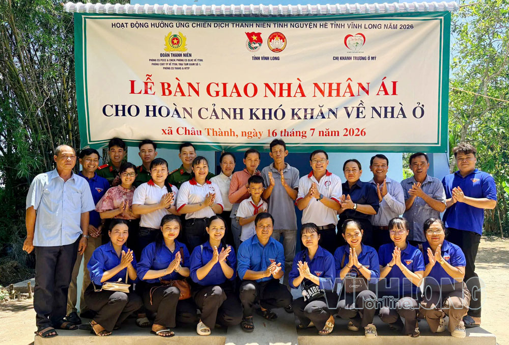 Lễ bàn giao nhà nhân ái cho em Hồng Minh Nhân, ấp Phú Nhiêu là một trong những công trình ý nghĩa của Chiến dịch Thanh niên tình nguyện hè năm 2026.


