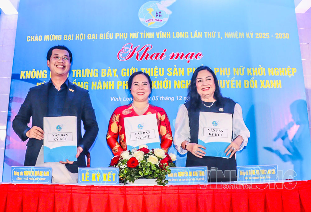 Hội LHPN tỉnh ký kết với doanh nghiệp và Hội Nữ doanh nhân tỉnh về chương trình hỗ trợ phụ nữ khởi nghiệp. Ảnh: HẢI YẾN

