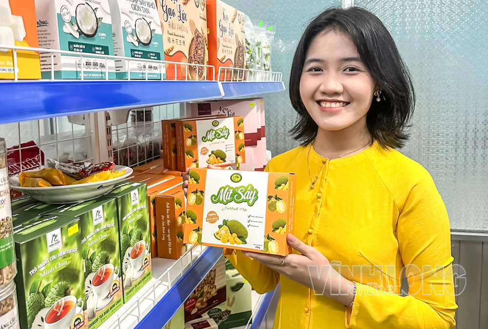Sản phẩm khởi nghiệp của phụ nữ được trưng bày, giới thiệu sản phẩm tại phòng trưng bày, giới thiệu sản phẩm khởi nghiệp của Hội LHPN tỉnh. Ảnh: HẢI YẾN

