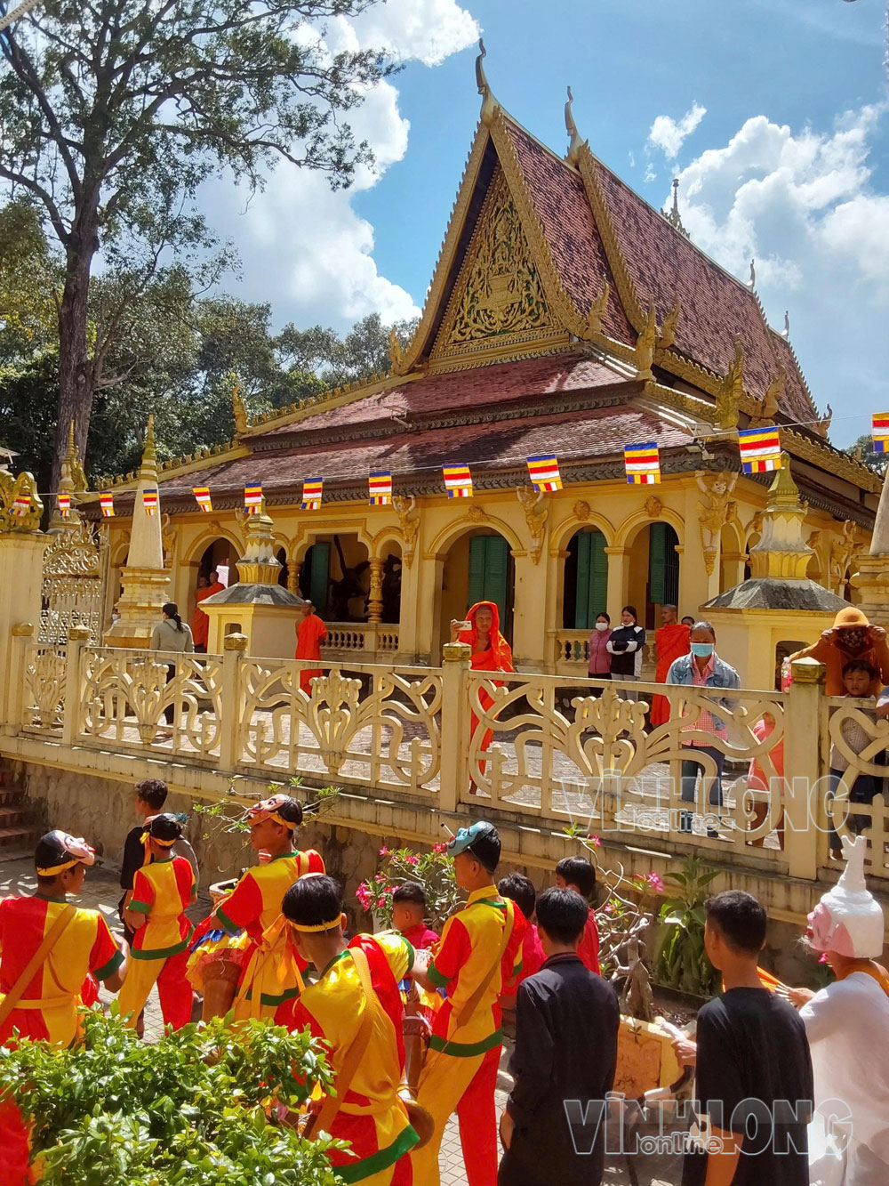 Chánh điện chùa Âng (phường Nguyệt Hóa).

