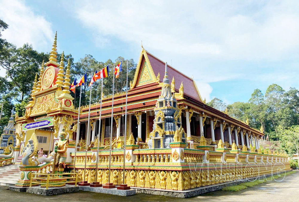 Chánh điện chùa Samrong Ek (phường Nguyệt Hóa).

