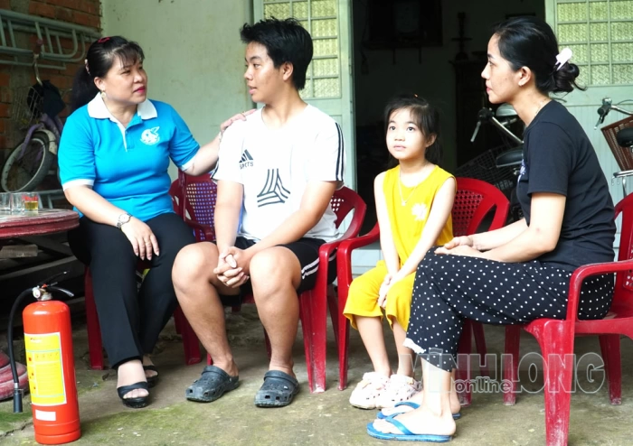 Những “mẹ đỡ đầu” gieo hy vọng cho trẻ em khó khăn