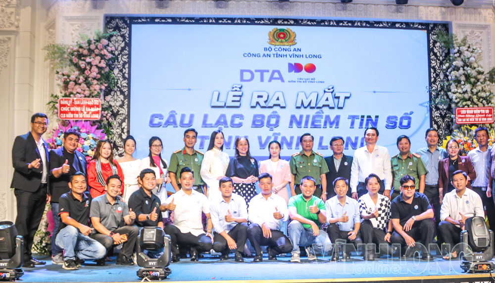 Ra mắt CLB Niềm tin số tỉnh Vĩnh Long.

