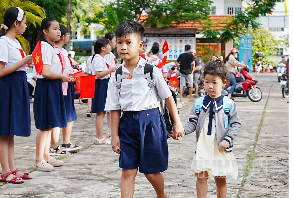 Sinh đủ hai con là góp phần vun đắp gia đình hạnh phúc. Ảnh minh họa: CAO HUYỀN

