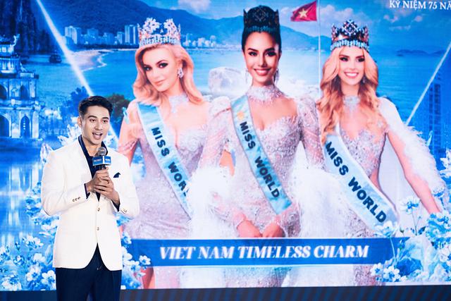 Nam vương Phạm Tuấn Ngọc, Giám đốc vận hành Hoa hậu Thế giới lần thứ 73 tại Việt Nam, công bố lịch trình cuộc thi tại họp báo hôm 3.8.
ẢNH: BTC