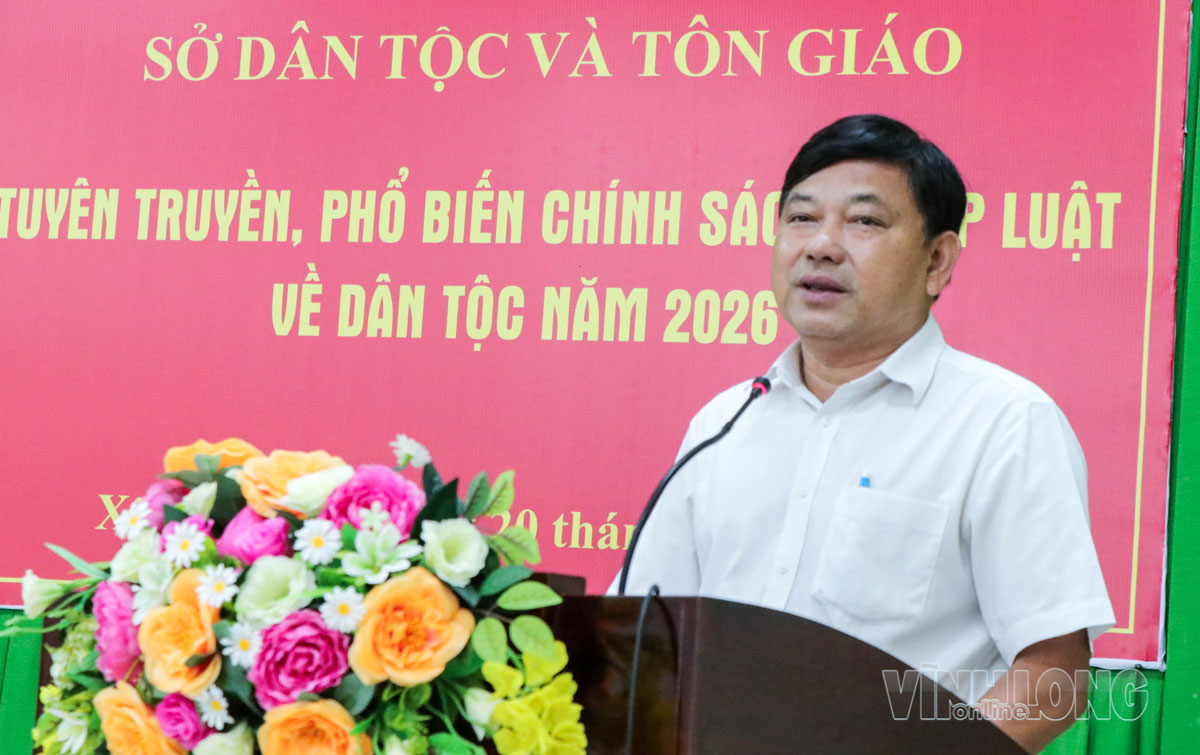 
Ông Thạch Mu Ni- Phó Giám đốc Sở Dân tộc và Tôn giáo báo cáo tại hội nghị.
