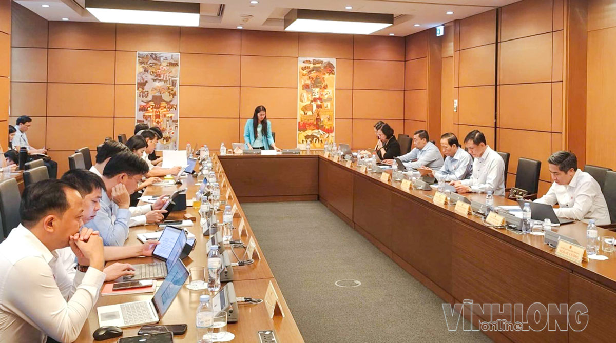 Quang cảnh thảo luận Tổ 12