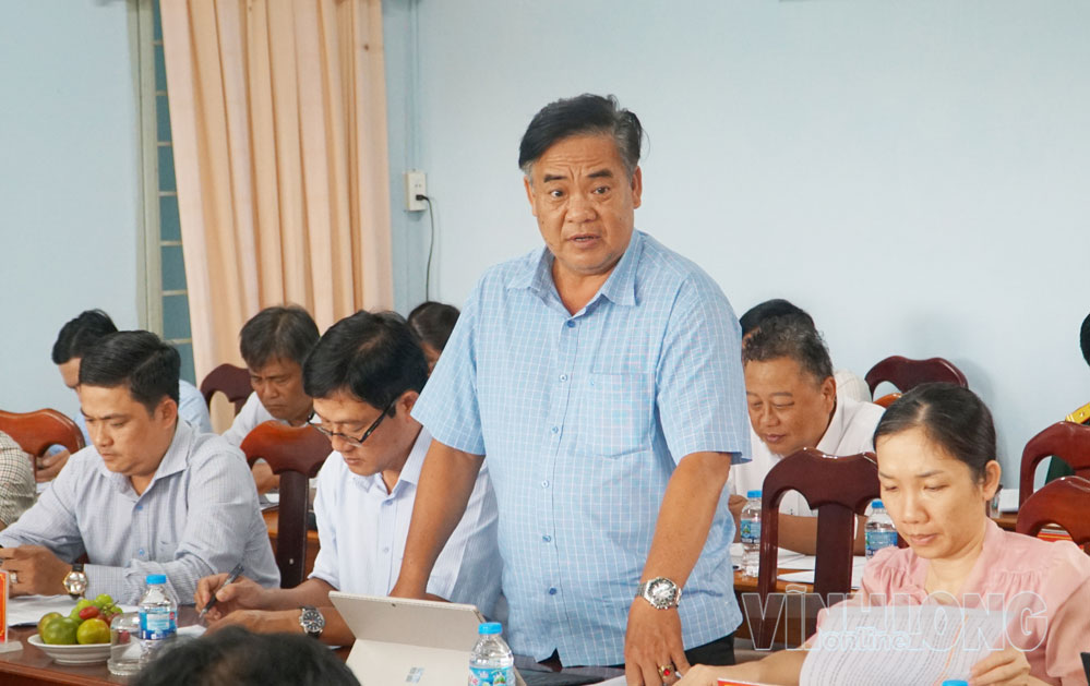 Đại diện Liên minh HTX đóng góp ý kiến về tiêu chí phát triển kinh tế nông thôn của xã Ngãi Tứ.