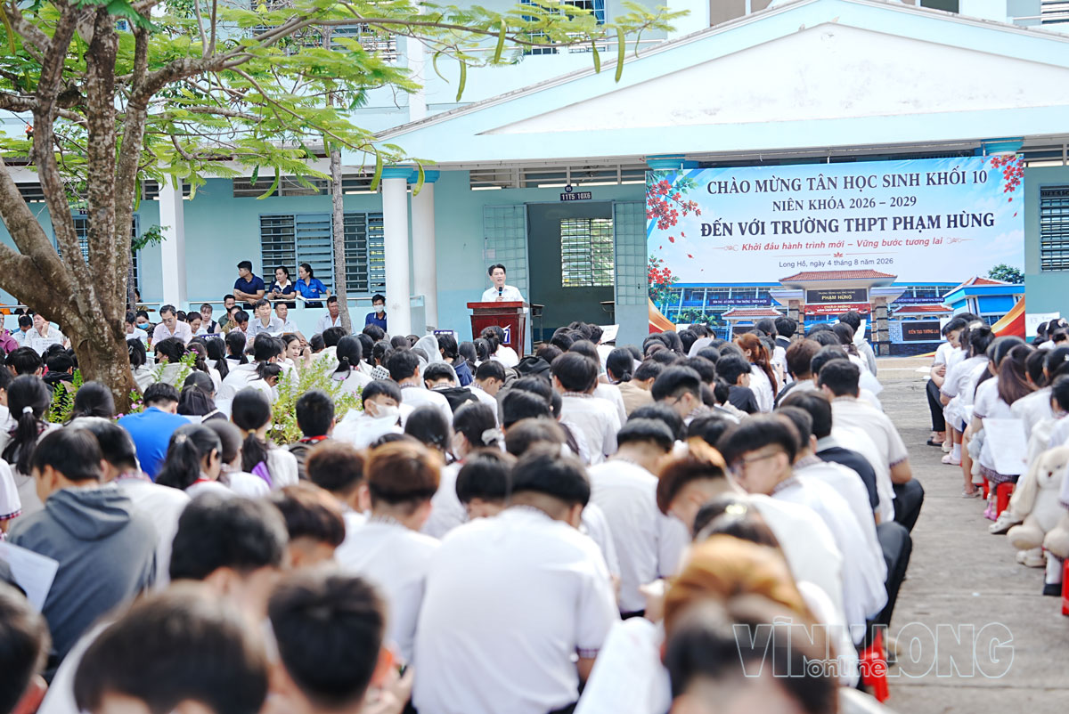 Trường THPT Phạm Hùng sinh hoạt cho hơn 500 học sinh đầu cấp vừa trúng tuyển vào trường.

