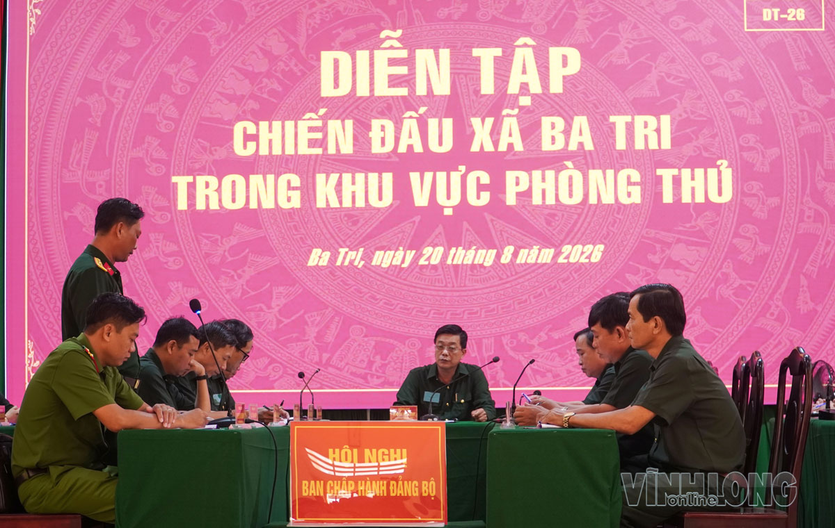 Diễn tập Hội nghị Ban Chấp hành Đảng bộ xã ra nghị quyết lãnh đạo chuyển lực lượng vũ trang từ trạng thái sẵn sàng chiến đấu thường xuyên lên trạng thái sẵn sàng chiến đấu cao.