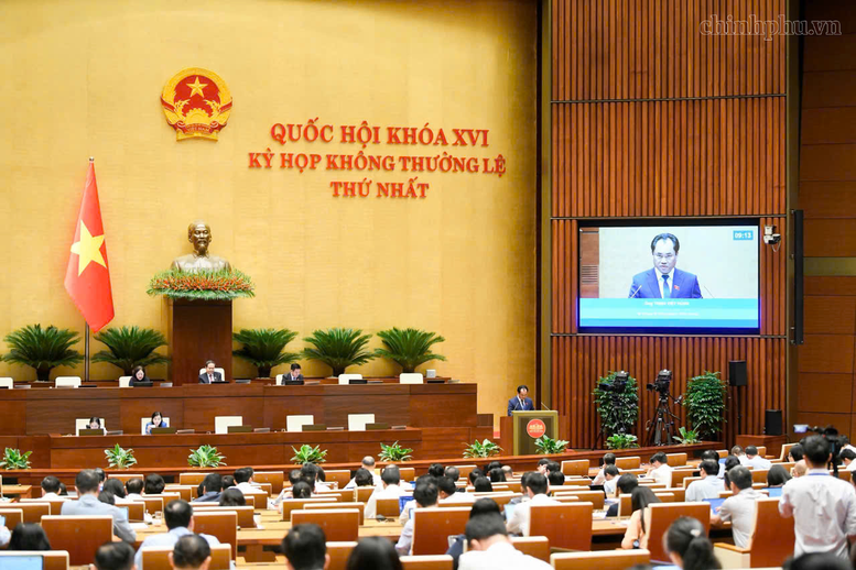 Quang cảnh phiên thảo luận tại Hội trường chiều 12/8 - Ảnh: chinhphu.vn/Nhật Bắc