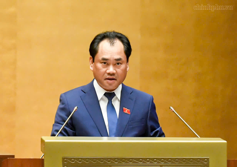 Bộ trưởng Bộ Nông nghiệp và Môi trường Trịnh Việt Hùng phát biểu tiếp thu, giải trình rõ những ý kiến đại biểu nêu - Ảnh: chinhphu.vn/Nhật Bắc