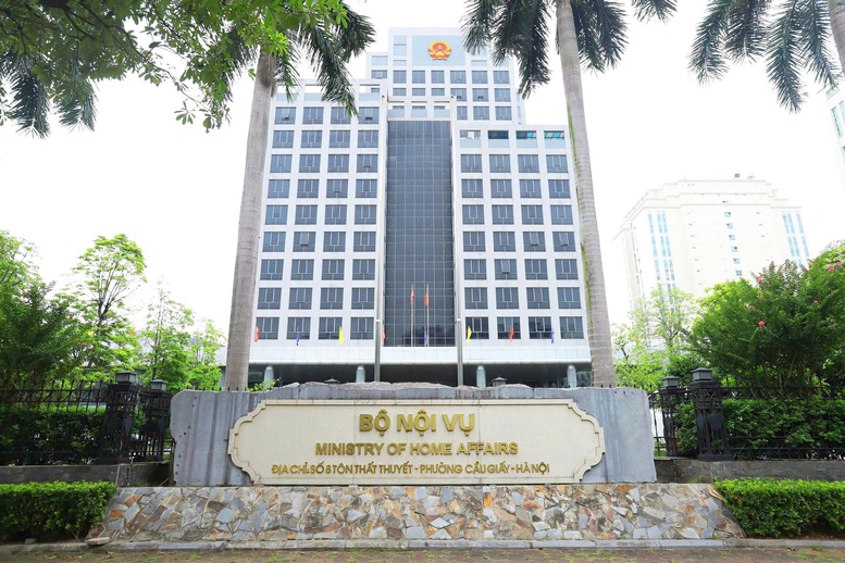 Bộ Nội vụ ban hành Công văn 9189 /BNV-TCBС đề nghị các Bộ, cơ quan ngang Bộ, HĐND, UBND các tỉnh, thành phố trực thuộc Trung ương báo cáo những vấn đề phát sinh khi thực hiện sắp xếp tổ chức bộ máy, đẩy mạnh, phân quyền và tháo gỡ vướng mắc do quy định của pháp luật