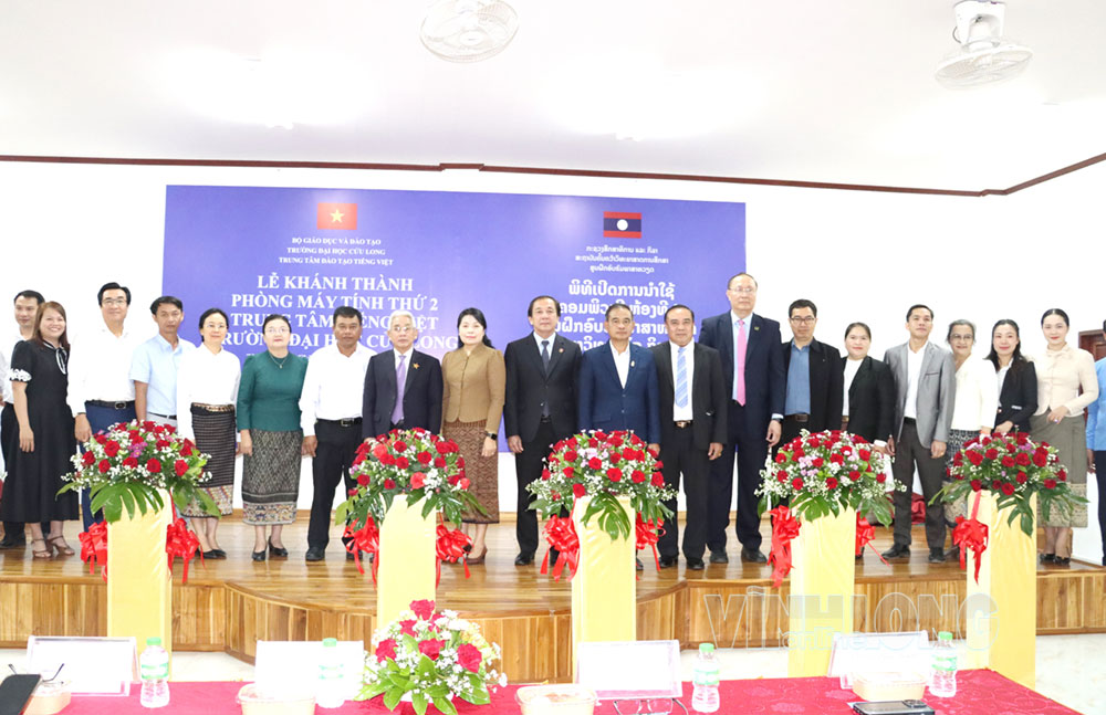 Đại biểu chụp ảnh lưu niệm. Ảnh: Nguyễn Dô