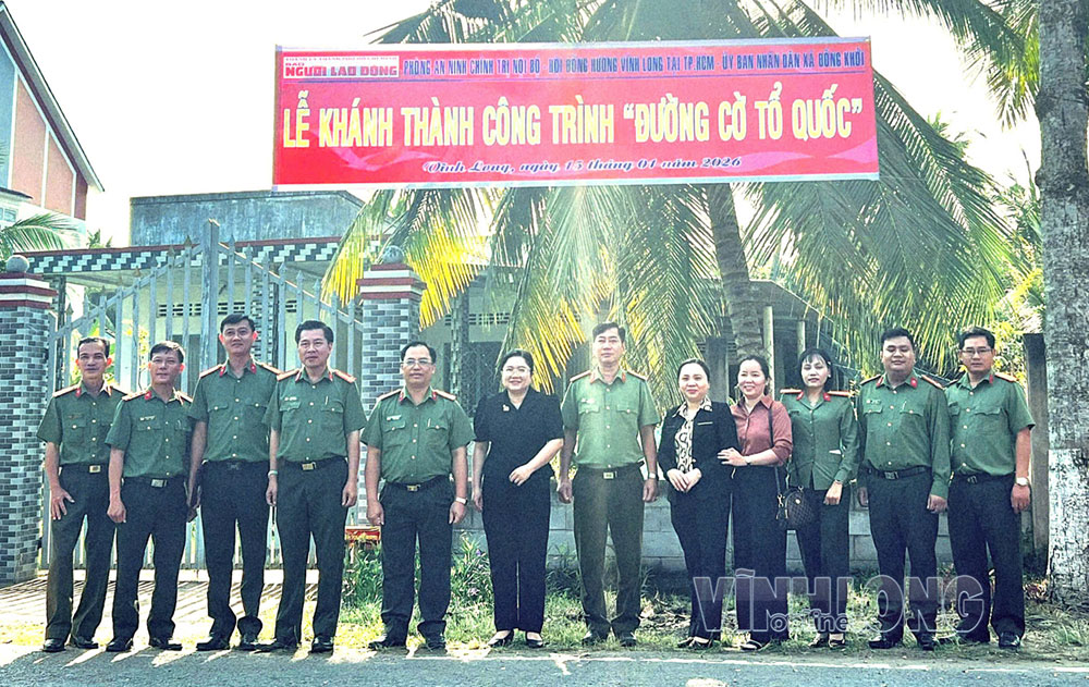 Lễ khánh thành Đường cờ Tổ quốc ở xã Đồng Khởi.