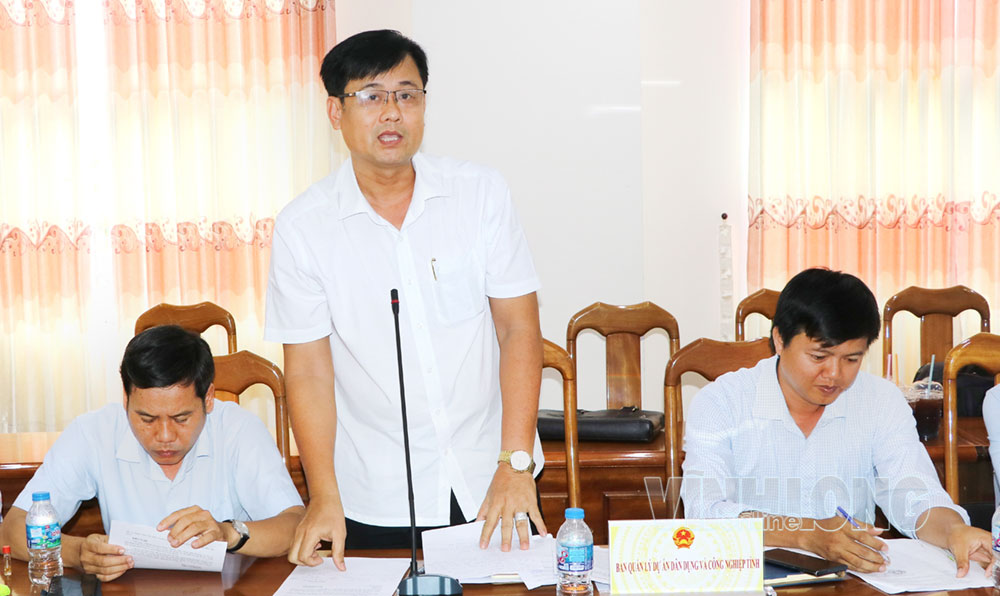 Lãnh đạo Ban Quản lý Dự án Dân dụng và Công nghiệp tỉnh báo cáo tại buổi làm việc.
