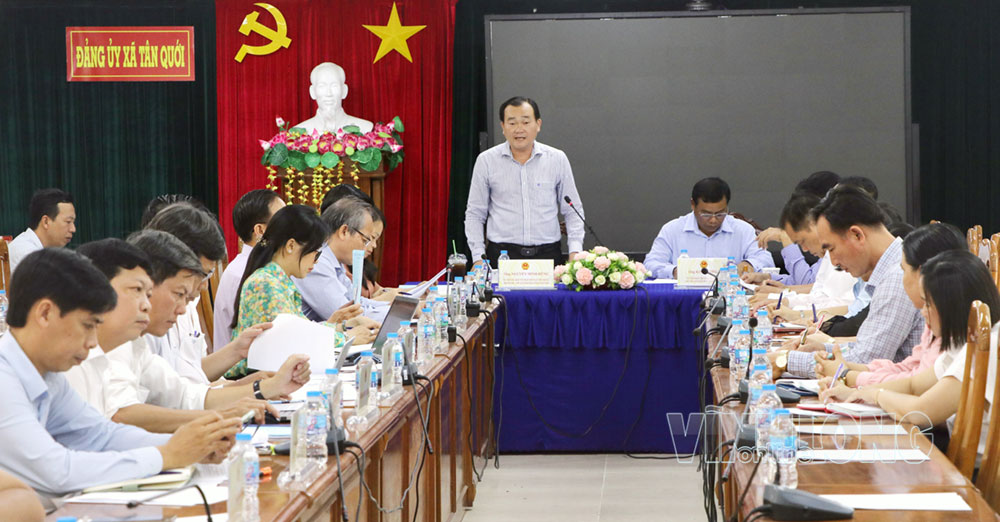 Đồng chí Nguyễn Minh Dũng - Ủy viên dự khuyết Ban Chấp hành Trung ương Đảng, Phó Bí thư Tỉnh ủy, Chủ tịch HĐND tỉnh phát biểu tại buổi làm việc.