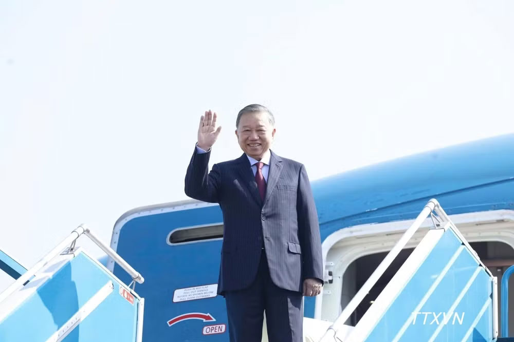 Lễ tiễn Tổng Bí thư, Chủ tịch nước Tô Lâm tại sân bay quốc tế Nội Bài. (Ảnh: Thống Nhất/TTXVN)