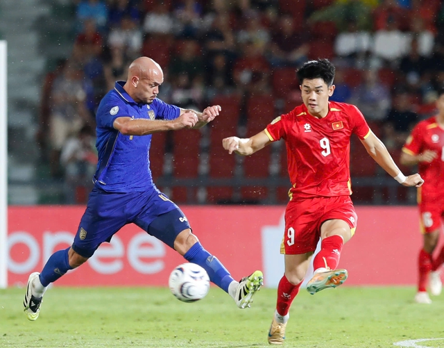 Đình Bắc (áo đỏ) ghi 5 bàn ở ASEAN Cup 2026.

ẢNH: NGỌC LINH

