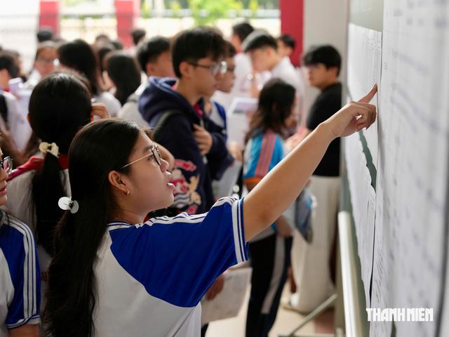 Sau gần 2 tháng dự thi tốt nghiệp THPT, hôm qua thí sinh đã biết điểm chuẩn trúng tuyển vào nhiều trường đại học.

ẢNH: ĐỘC LẬP

