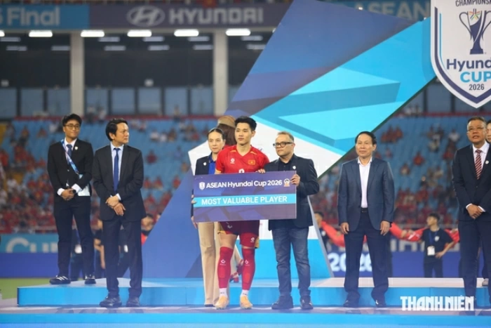 Đình Bắc trở thành cầu thủ trẻ nhất lịch sử làm được điều đặc biệt này
