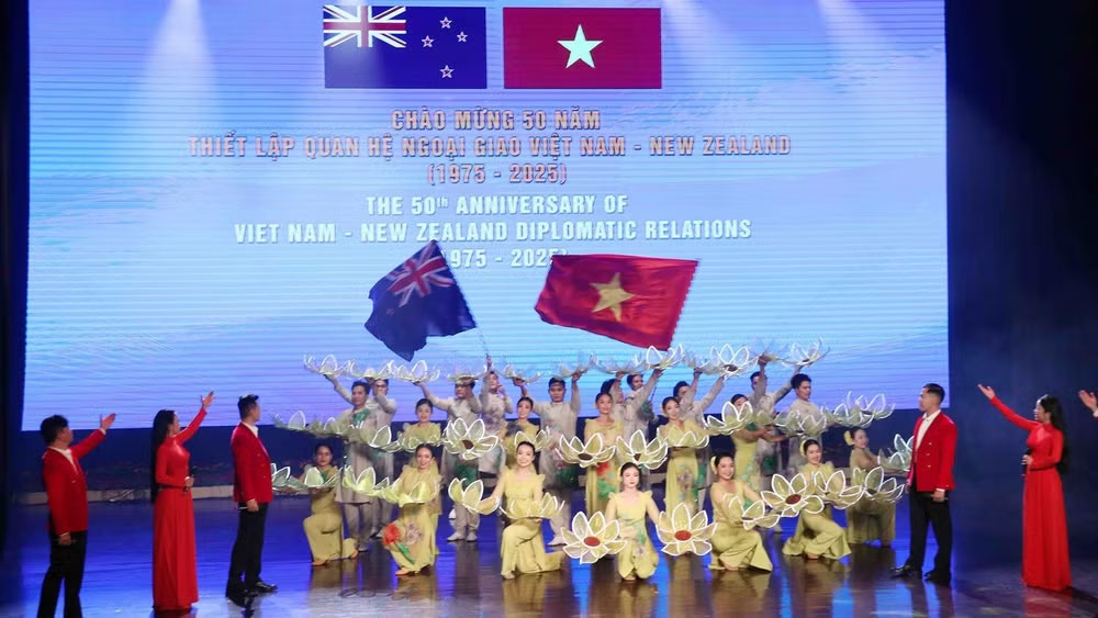 Ủy ban nhân dân Thành phố Hồ Chí Minh tổ chức Lễ kỷ niệm 50 năm thiết lập quan hệ ngoại giao Việt Nam-New Zealand (1975-2025), tại Thành phố Hồ Chí Minh, ngày 28/11/2025. (Ảnh: TTXVN)

