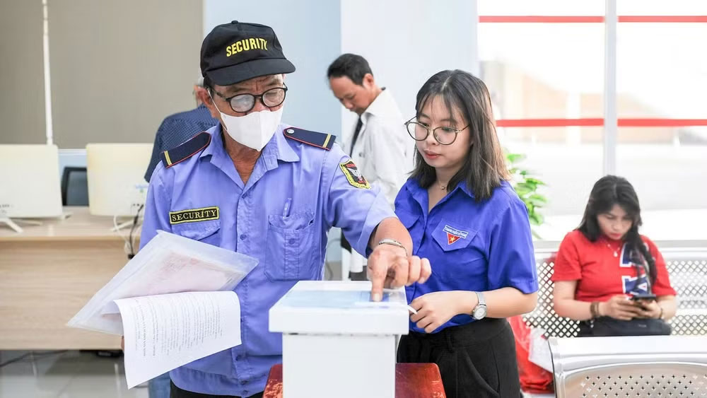 Ứng dụng chuyển đổi số tại phường Thanh Khê, Đà Nẵng thông qua dịch vụ công trực tuyến, giúp người dân bảo vệ dữ liệu cá nhân an toàn. (Ảnh: VINH CÔNG)
