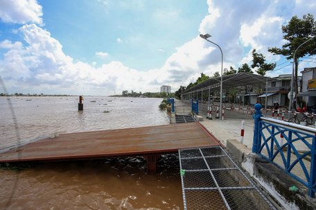 Bến tạm và nhà chờ đã hoàn thành.