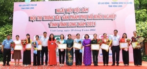 12 gian hàng tham gia trưng bày sản phẩm phụ nữ khởi nghiệp