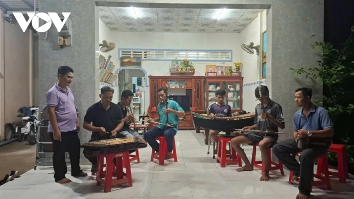 Những người thầm lặng bảo tồn văn hoá Khmer qua lớp dạy nhạc cụ dân tộc