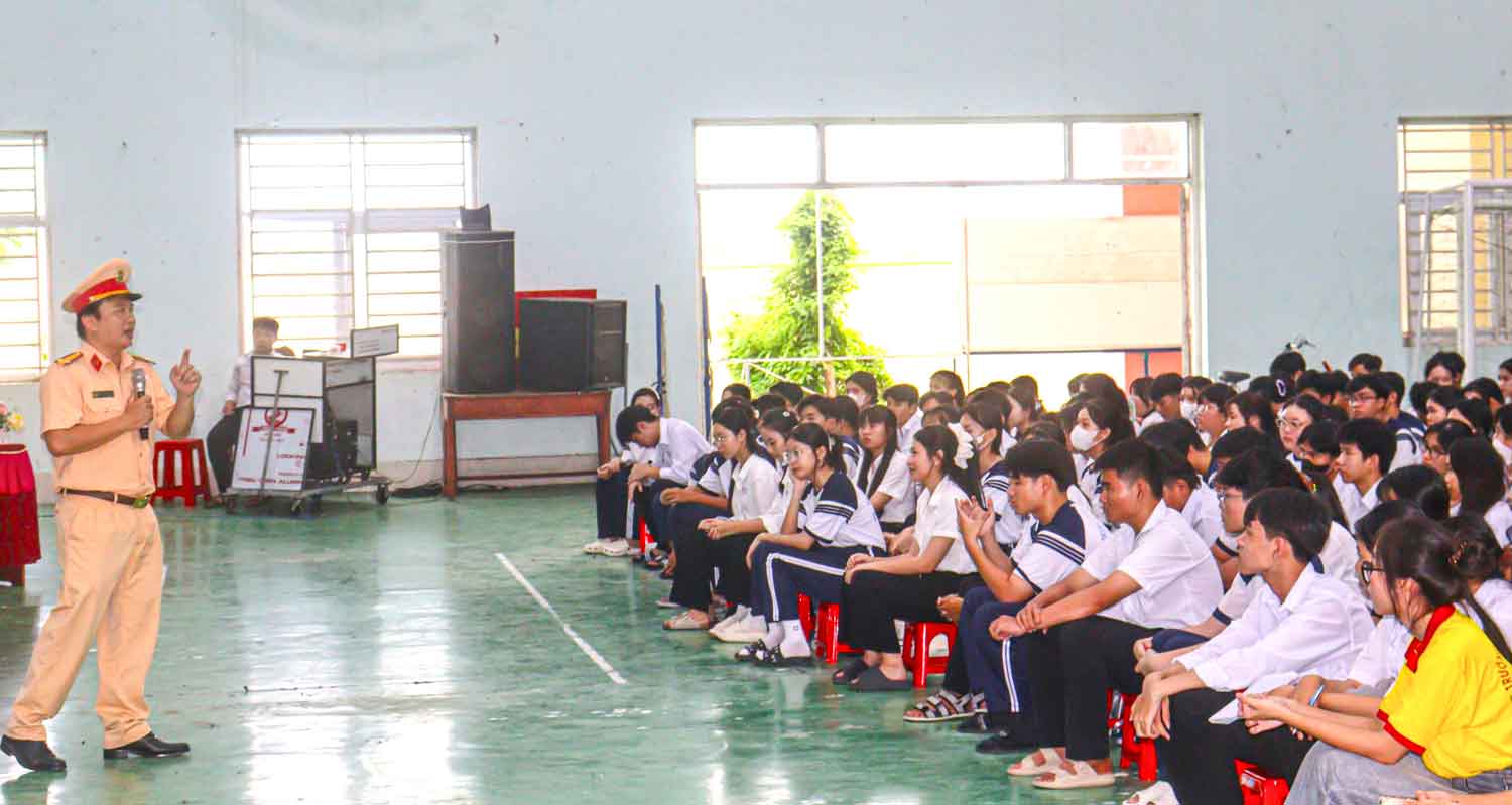 Nâng cao ý thức về ATGT, văn hóa giao thông cho đoàn viên, thanh niên qua hoạt động tuyên truyền bổ ích.