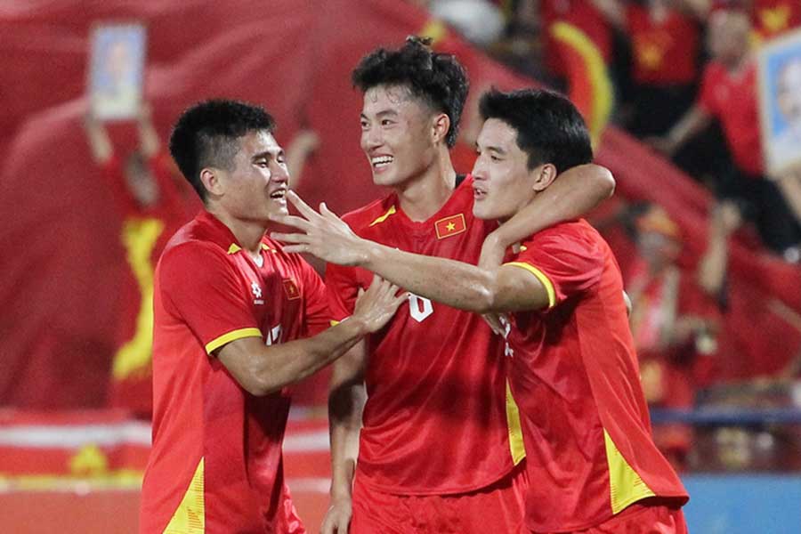 U23 Việt Nam ăn mừng trận thắng U23 Bangladesh ở vòng loại U23 châu Á 2026 - Ảnh: NGỌC LÊ