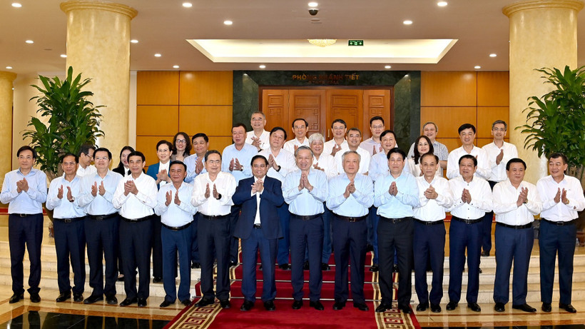 Tổng Bí thư Tô Lâm và các đồng chí lãnh đạo Đảng, Nhà nước tại cuộc làm việc với Ban Thường vụ Đảng ủy Chính phủ. (Ảnh: ĐĂNG KHOA)