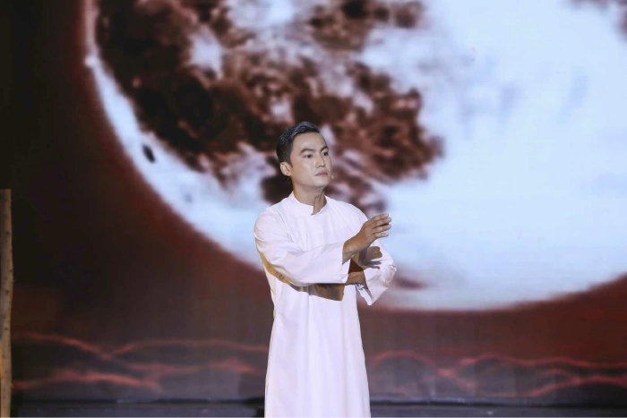 Lê Minh Thuấn: Kẻ phản diện “Mưa Đỏ” hát cải lương siêu ngọt trên sân khấu Tình Bolero