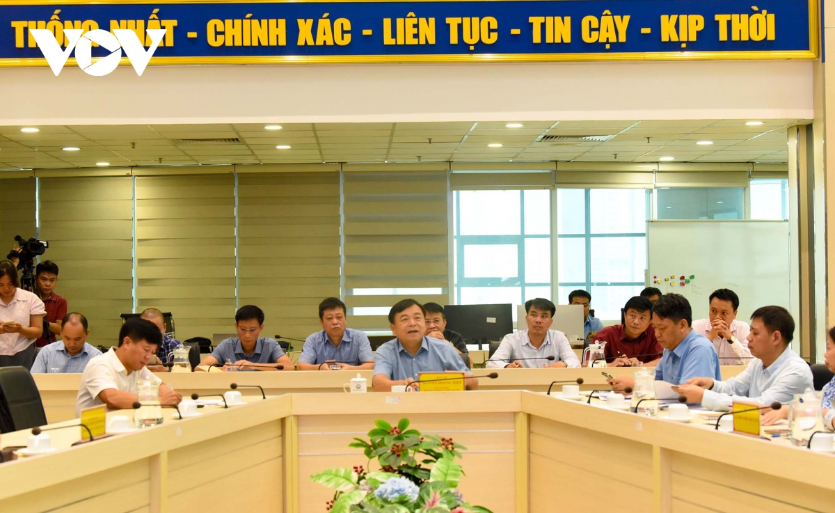 Thứ trưởng Bộ Nông nghiệp và Môi trường Nguyễn Hoàng Hiệp chủ trì cuộc họp về công tác dự báo để ứng phó với bão số 9 (Ragasa).