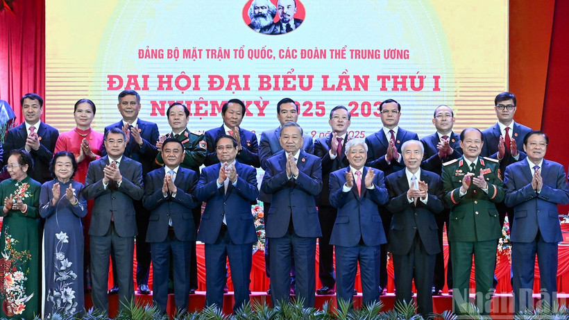 Tổng Bí thư Tô Lâm và các đồng chí lãnh đạo Đảng, Nhà nước cùng đại biểu dự Đại hội.