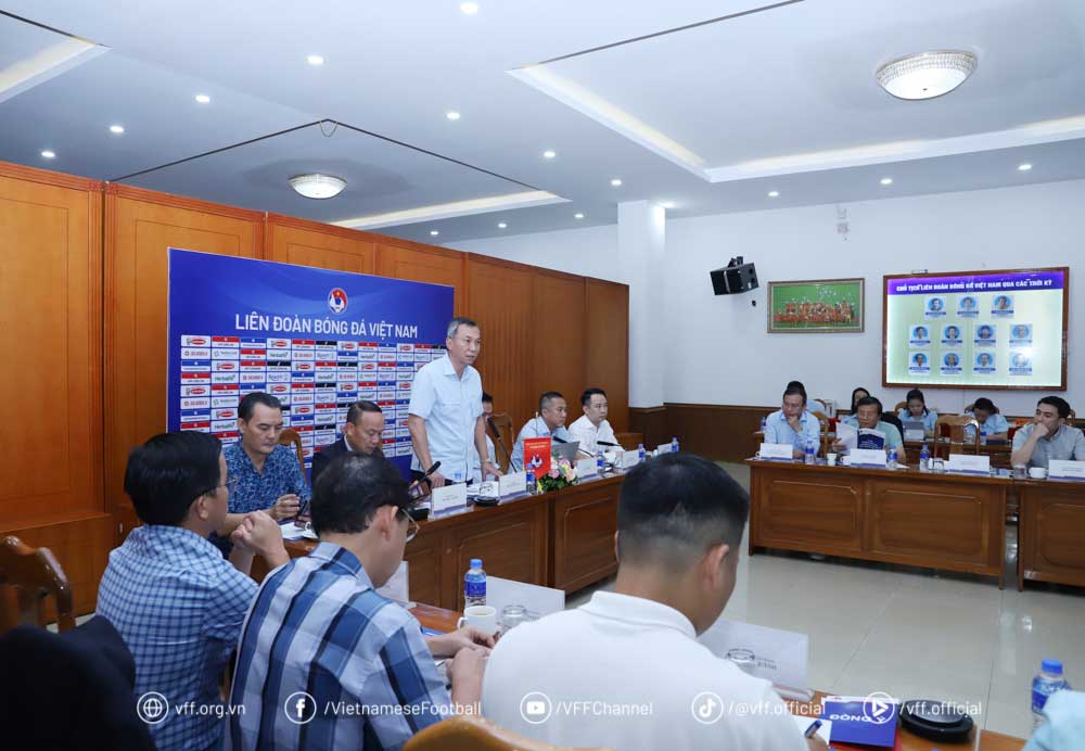 Chủ tịch VFF Trần Quốc Tuấn phát biểu khai mạc Hội nghị Ban Chấp hành lần thứ 9 - Ảnh: VFF