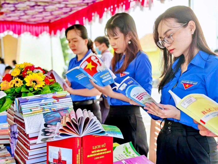 50 năm văn học Việt Nam đổi mới và phát triển