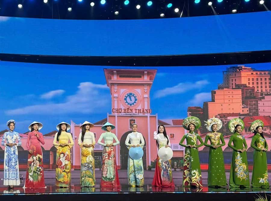 Tiết mục thời trang áo dài Tinh hoa di sản - Ảnh: VGP/Giang Thanh