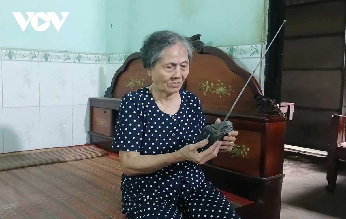 Bà Thạch Thị Thiên ở phường Trà Vinh, tỉnh Vĩnh Long - một thính giả nhiều năm gắn bó với chương trình phát thanh tiếng Khmer của VOV ĐBSCL