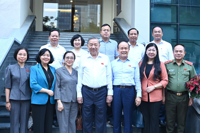 Tổng Bí thư Tô Lâm và các đại biểu dự hội nghị tiếp xúc cử tri thành phố Hà Nội trước Kỳ họp thứ 10, Quốc hội khóa XV. (Ảnh: ĐĂNG KHOA)