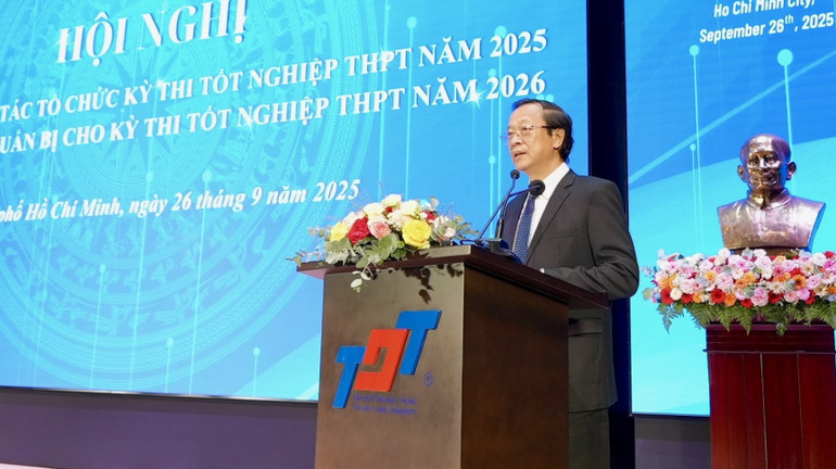 Thứ trưởng Giáo dục và Đào tạo Phạm Ngọc Thưởng phát biểu tại hội nghị.