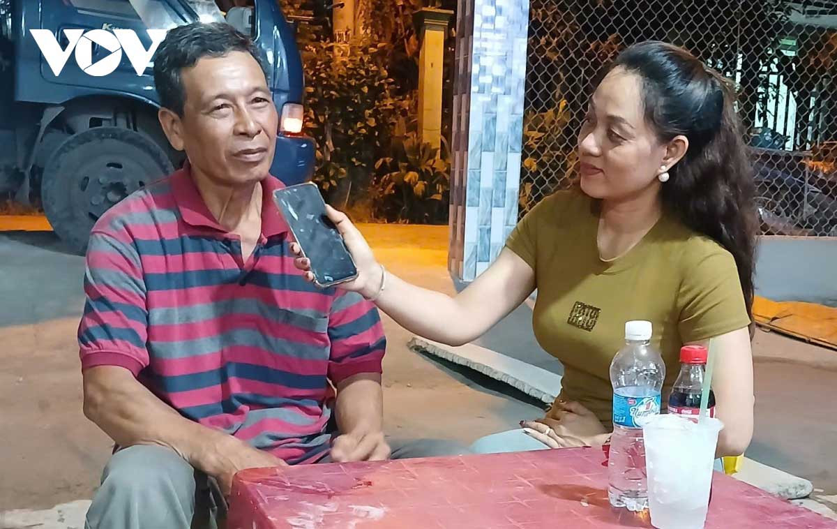 Nông dân Thạch Dũng ở phường Đông Thành, tỉnh Vĩnh Long chia sẻ với phóng viên