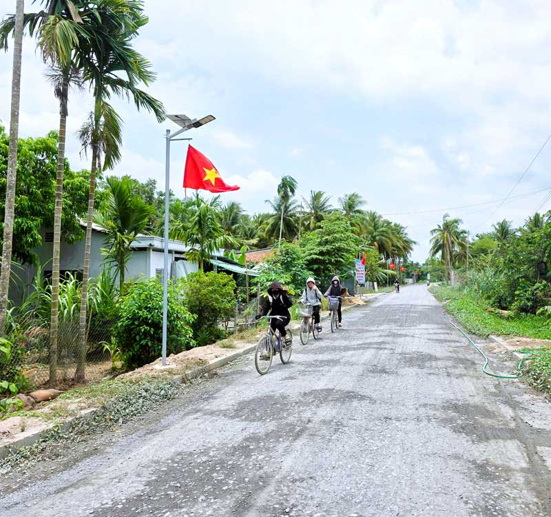 Hạ tầng giao thông từng bước hoàn chỉnh tạo điều kiện đi lại thuận tiện hơn cho người dân vùng đồng bào Khmer.