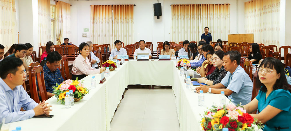 Đại biểu dự hội thảo trực tiếp.