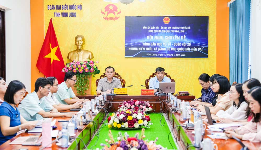 Đại biểu dự hội nghị tại điểm cầu tỉnh Vĩnh Long.