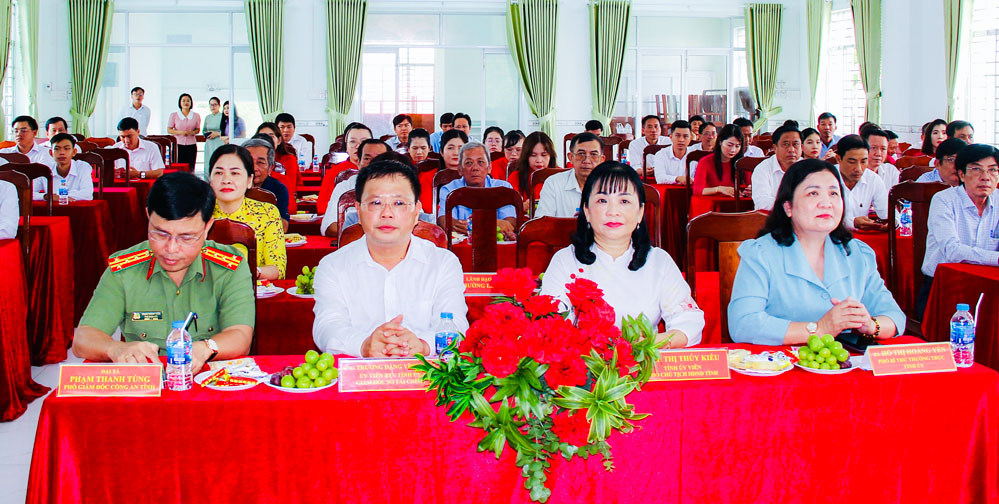 Lãnh đạo tỉnh dự lễ khánh thành Cầu Lộ 2.
